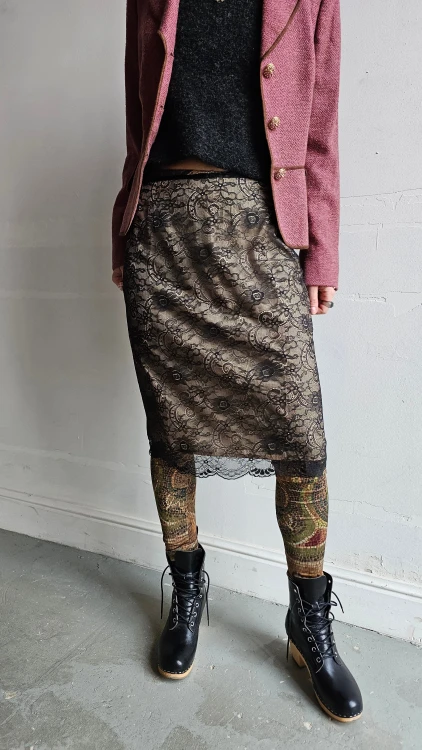 Spódnica koronkowa apriori czarno-beżowa