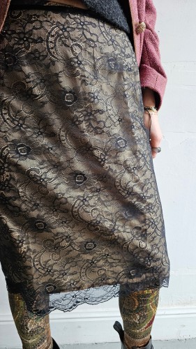 Spódnica koronkowa apriori czarno-beżowa