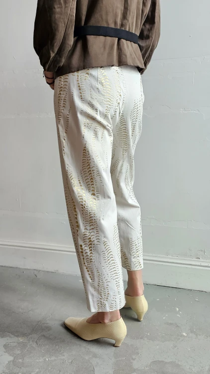 Spodnie Betty Barclay vintage białe złoty wzór lekkie