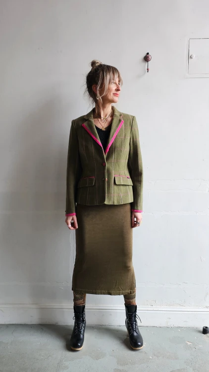 Wełniana marynarka vintage w kratę z różowym wykończeniem